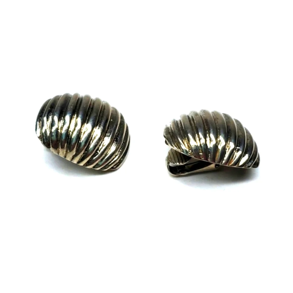 Vintage Silver Toned Oval Ribbed Clip on Earrings